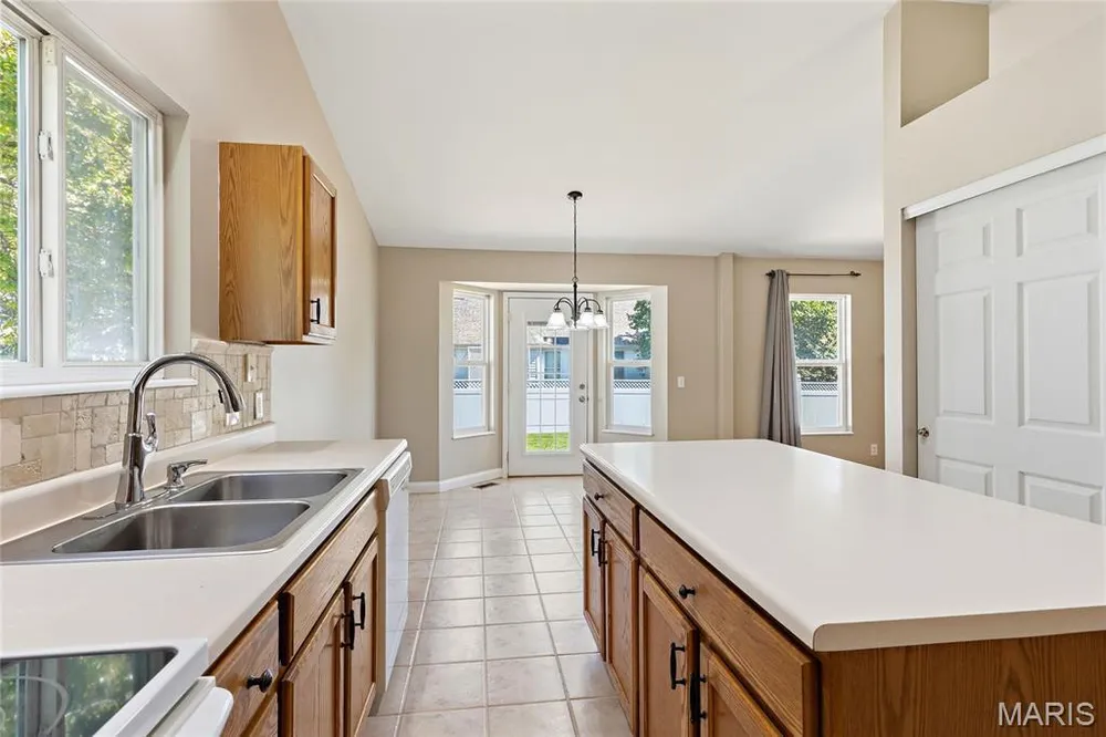 229 Thoroughbred Trail, St Peters, MO 63376