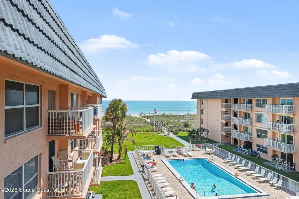 15 Sunflower St, Cocoa Beach, FL 32931