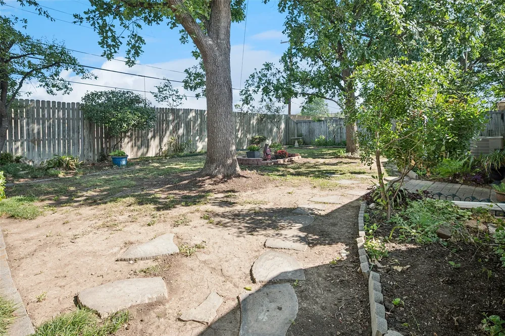 6220 Sandra Dr, Fort Worth, TX 76133