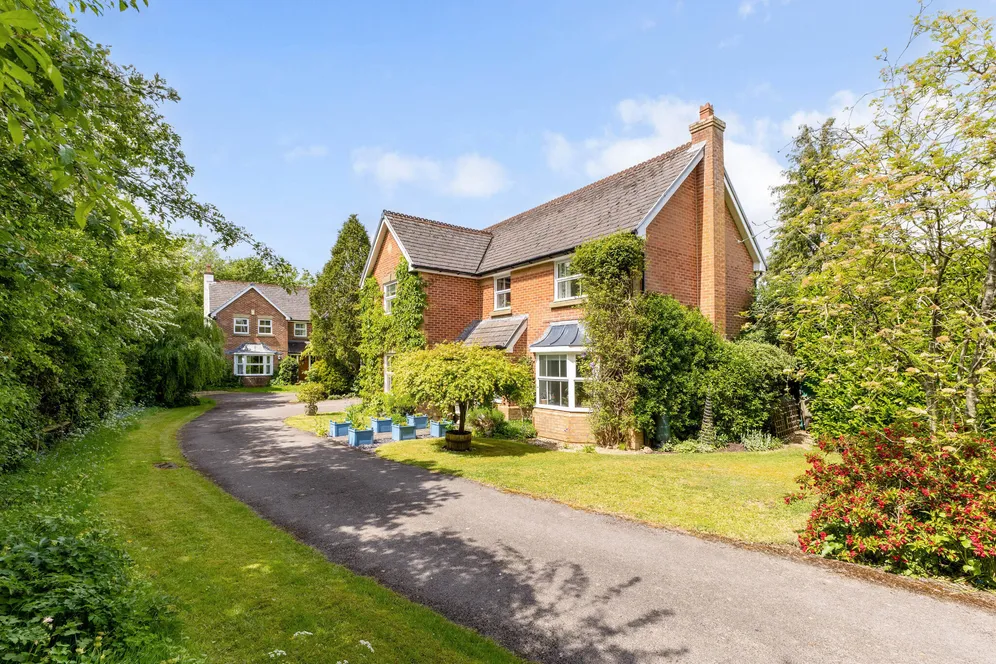 Windsor Park, Alton, GU34 photo 14