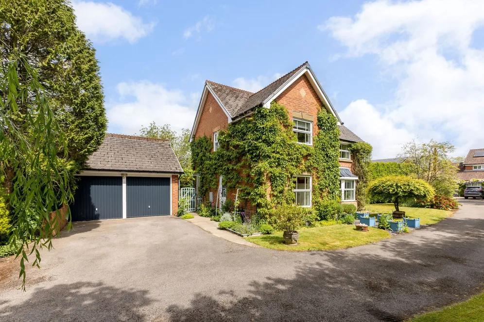 Windsor Park, Alton, GU34 photo 16