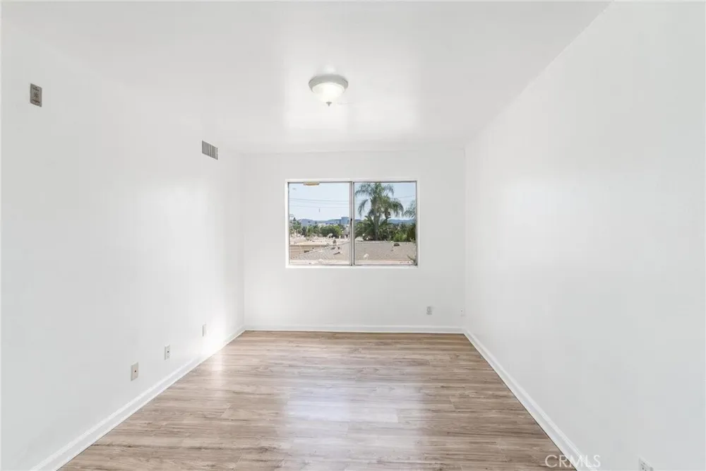 7254 Vassar Ave, Canoga Park, CA 91303