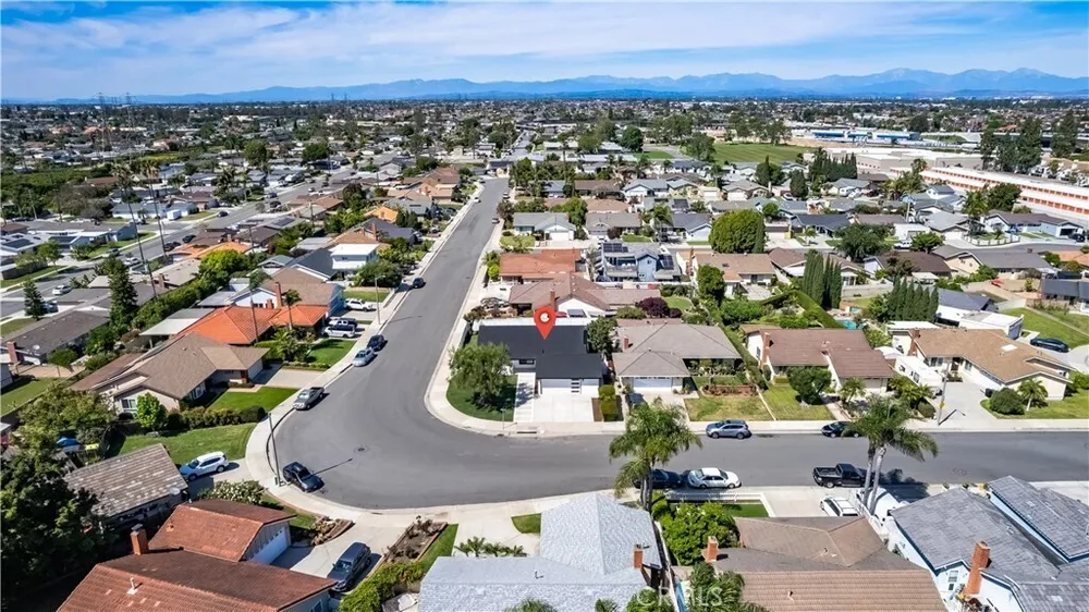 8761 Anthony Dr, Huntington Beach, CA 92647