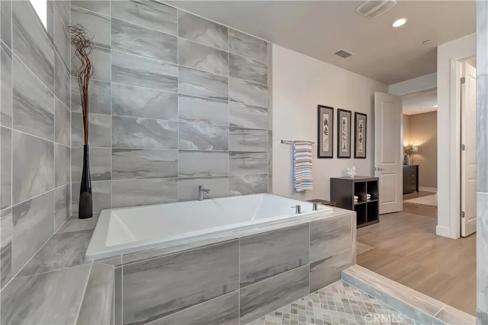 2105 Two Harbors Circle, Costa Mesa, CA 92627