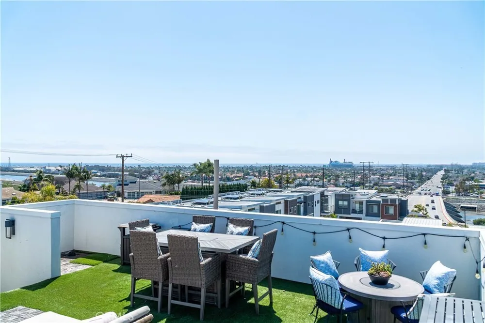 2105 Two Harbors Circle, Costa Mesa, CA 92627