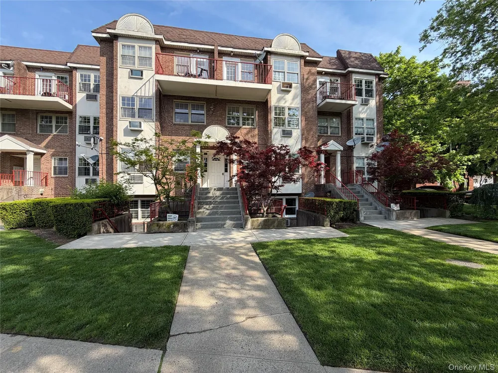 172-39 Highland Ave, Jamaica, NY 11432
