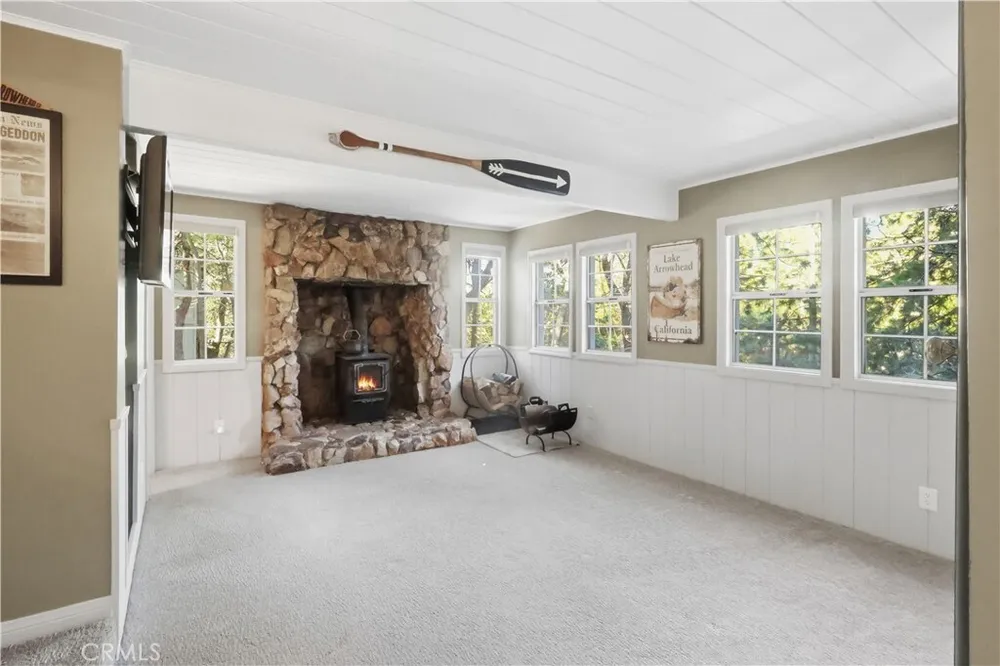 174 Golf Course Rd, Lake Arrowhead, CA 92352