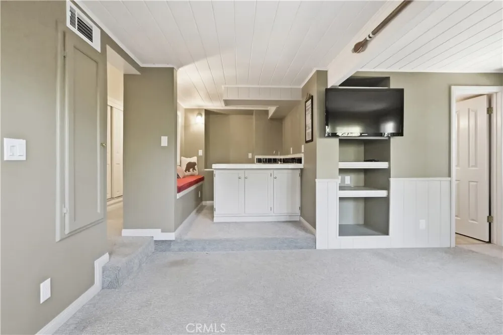 174 Golf Course Rd, Lake Arrowhead, CA 92352