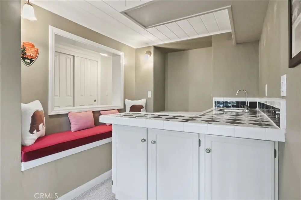 174 Golf Course Rd, Lake Arrowhead, CA 92352