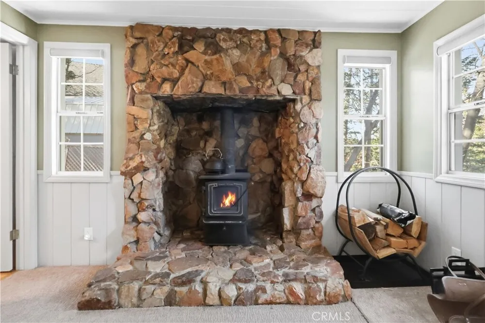 174 Golf Course Rd, Lake Arrowhead, CA 92352