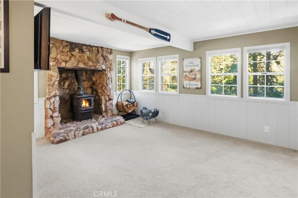 174 Golf Course Rd, Lake Arrowhead, CA 92352