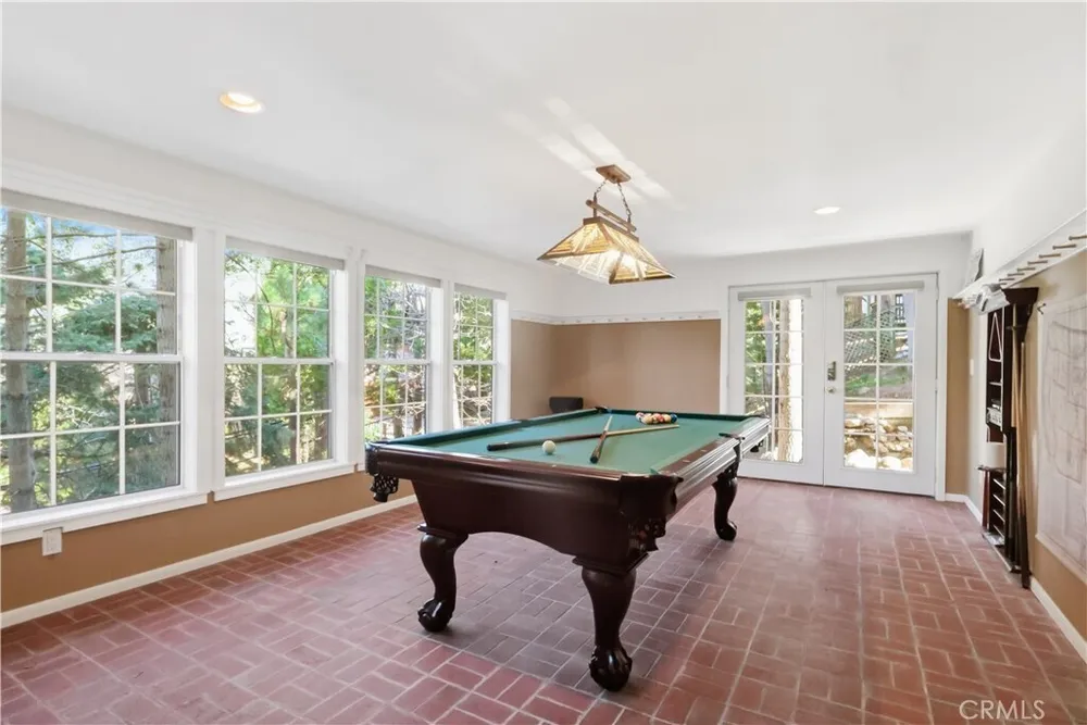 174 Golf Course Rd, Lake Arrowhead, CA 92352