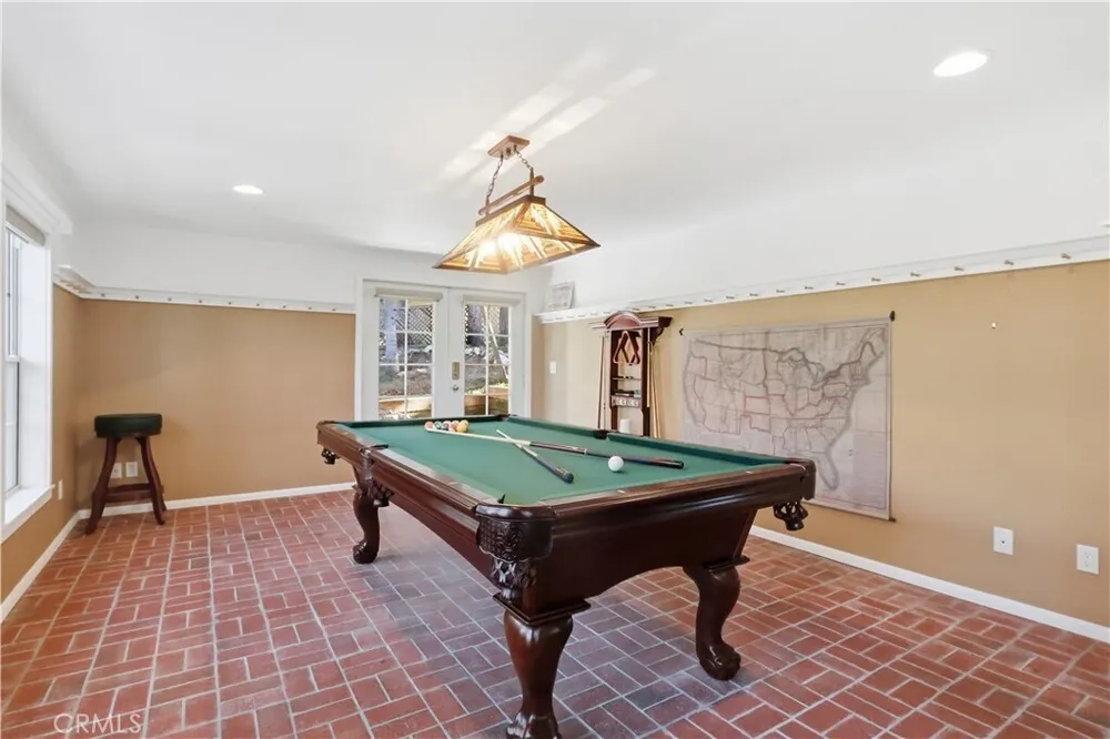 174 Golf Course Rd, Lake Arrowhead, CA 92352