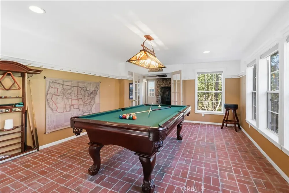 174 Golf Course Rd, Lake Arrowhead, CA 92352