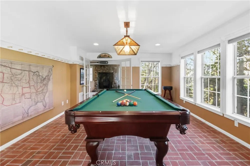 174 Golf Course Rd, Lake Arrowhead, CA 92352