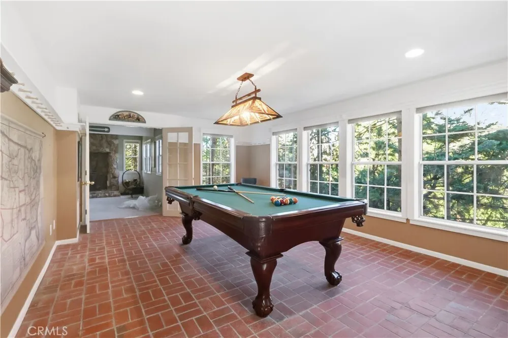 174 Golf Course Rd, Lake Arrowhead, CA 92352