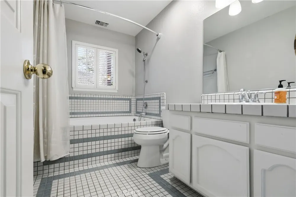 174 Golf Course Rd, Lake Arrowhead, CA 92352