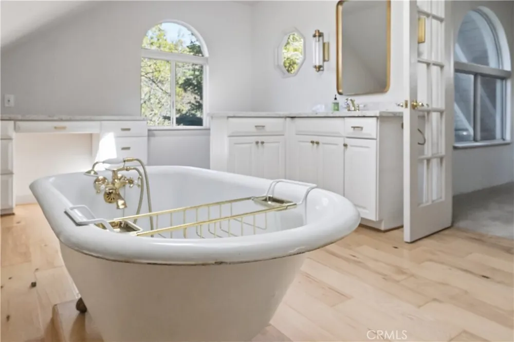 174 Golf Course Rd, Lake Arrowhead, CA 92352