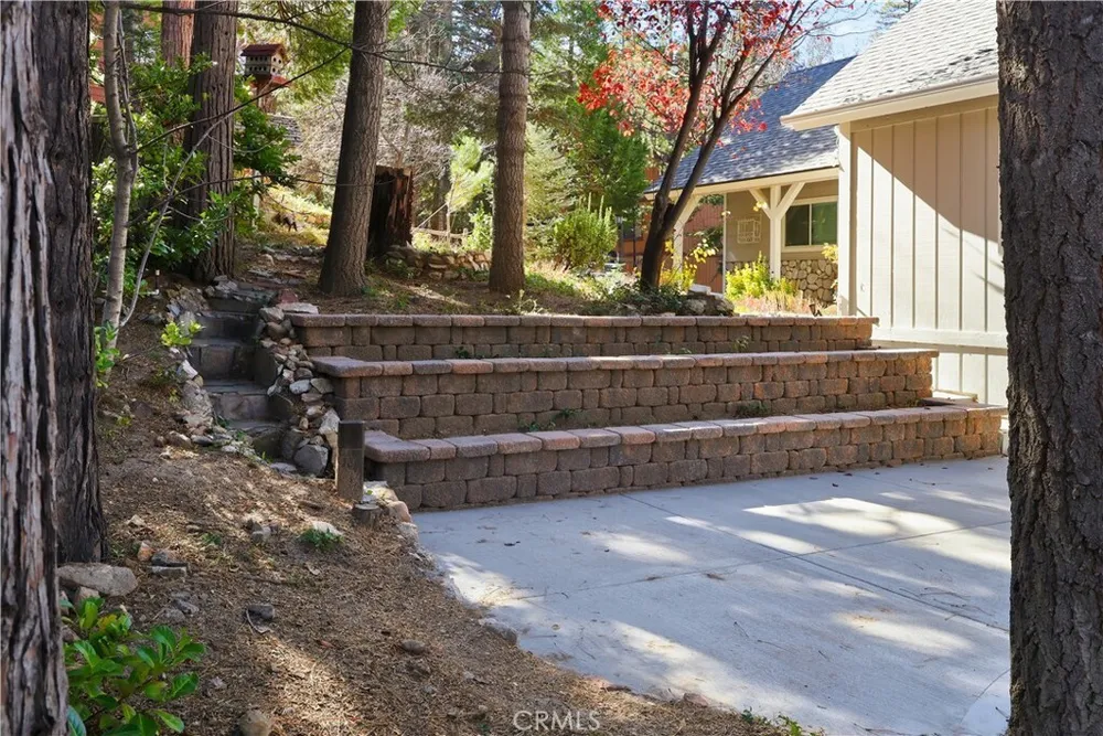 174 Golf Course Rd, Lake Arrowhead, CA 92352