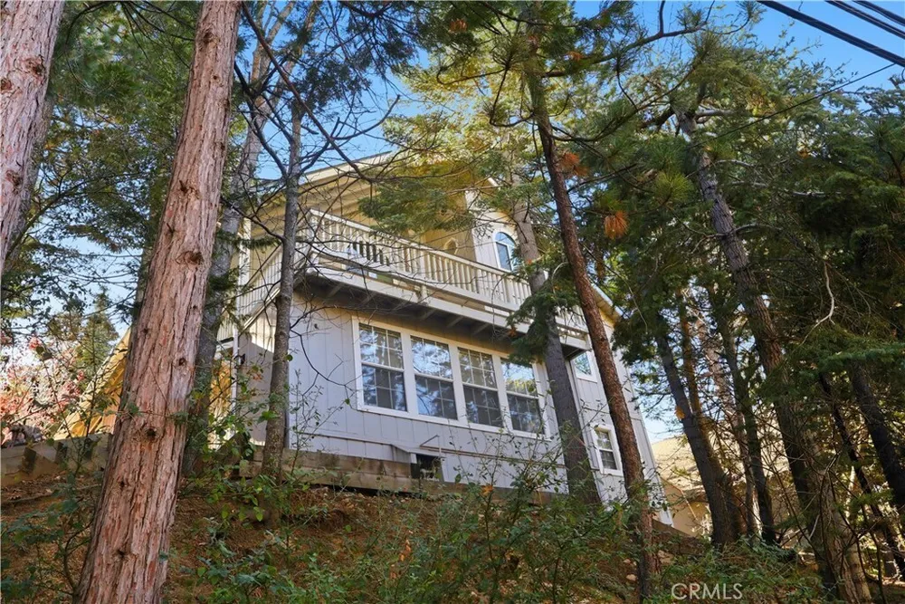 174 Golf Course Rd, Lake Arrowhead, CA 92352