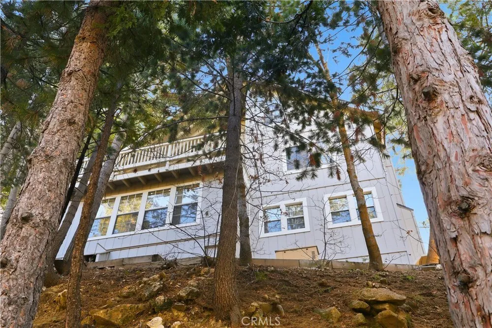 174 Golf Course Rd, Lake Arrowhead, CA 92352