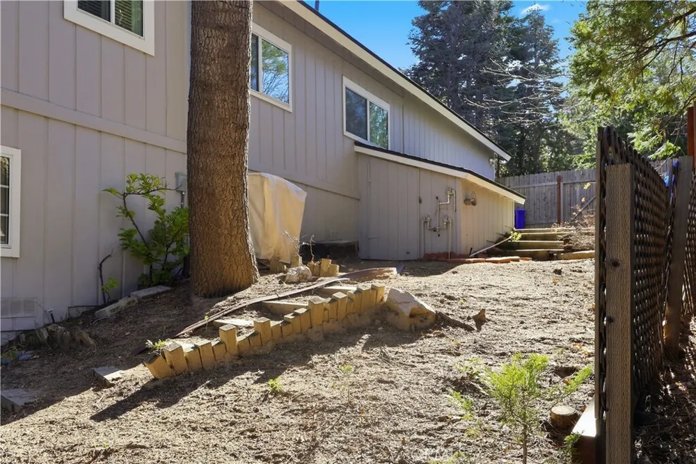 174 Golf Course Rd, Lake Arrowhead, CA 92352