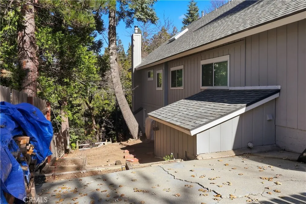 174 Golf Course Rd, Lake Arrowhead, CA 92352