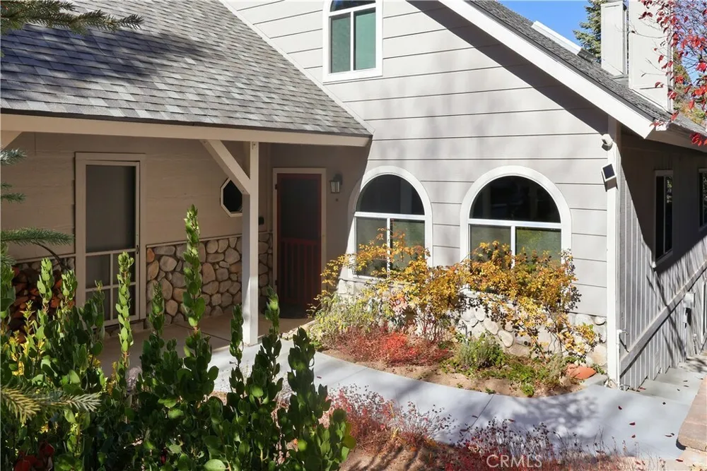 174 Golf Course Rd, Lake Arrowhead, CA 92352
