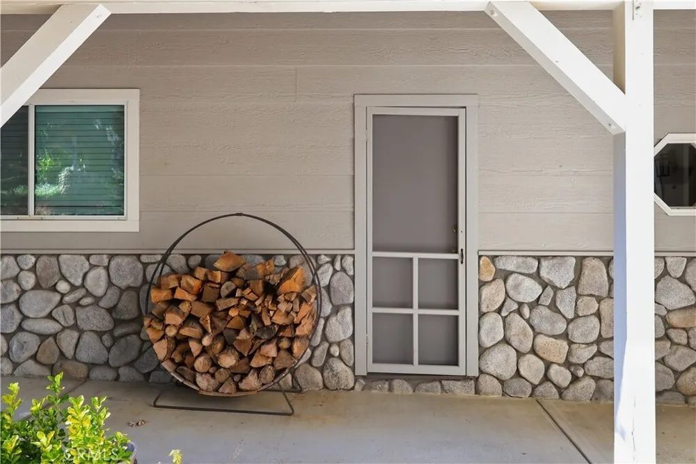 174 Golf Course Rd, Lake Arrowhead, CA 92352
