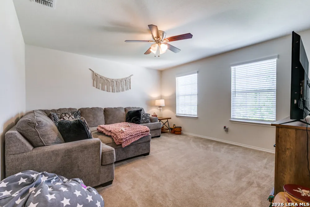 10106 Cowboy Ln, San Antonio, TX 78254-2088