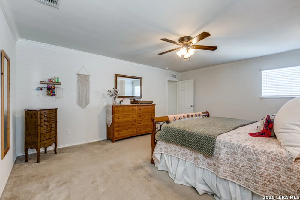 10106 Cowboy Ln, San Antonio, TX 78254-2088