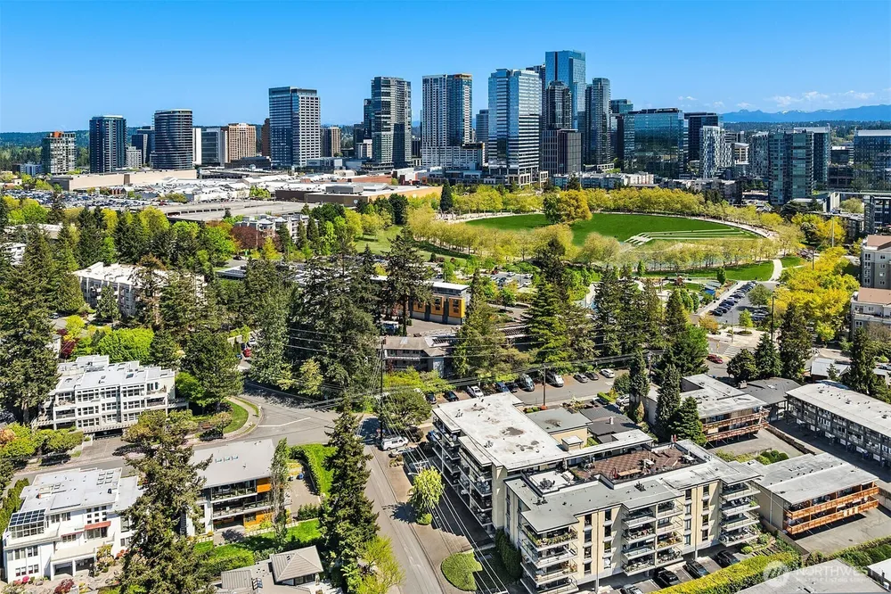 9909 NE 1st St, Bellevue, WA 98004