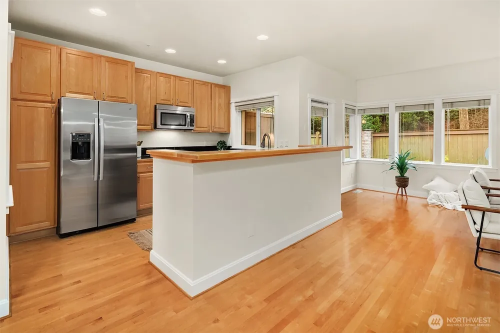 10007 NE 37th Ct, Kirkland, WA 98033