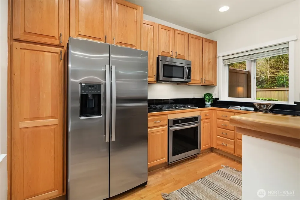 10007 NE 37th Ct, Kirkland, WA 98033