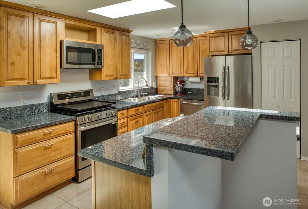 19619 SE 264th Ct, Covington, WA 98042