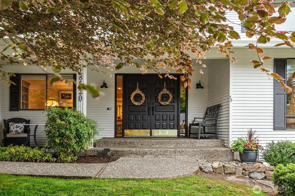 18520 NE 19th Pl, Bellevue, WA 98008