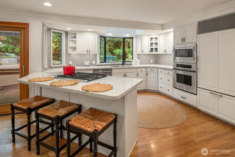 18520 NE 19th Pl, Bellevue, WA 98008