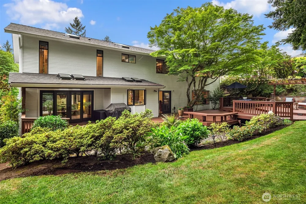 18520 NE 19th Pl, Bellevue, WA 98008