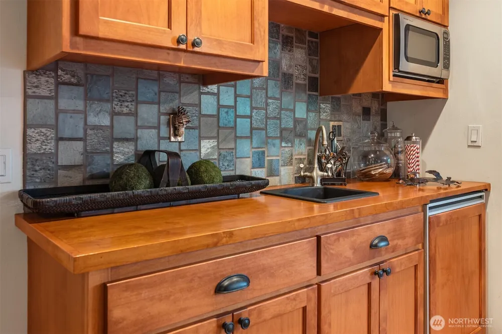 18520 NE 19th Pl, Bellevue, WA 98008