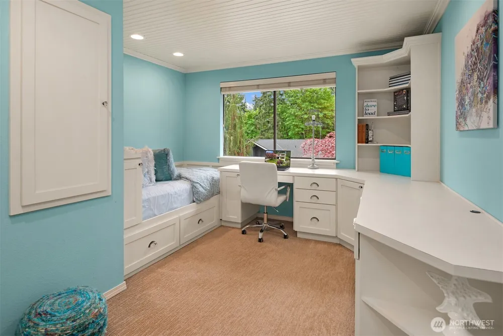 18520 NE 19th Pl, Bellevue, WA 98008