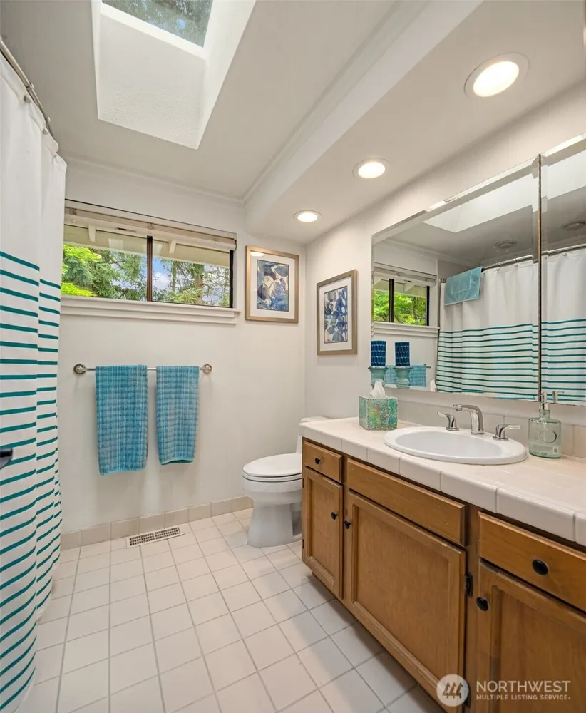 18520 NE 19th Pl, Bellevue, WA 98008