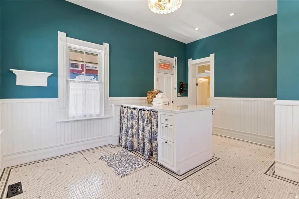 42 W Center St, Kaysville, UT 84037