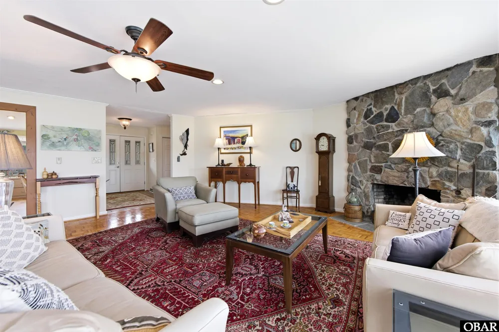 93 Osprey Ln, Kitty Hawk, NC 27949