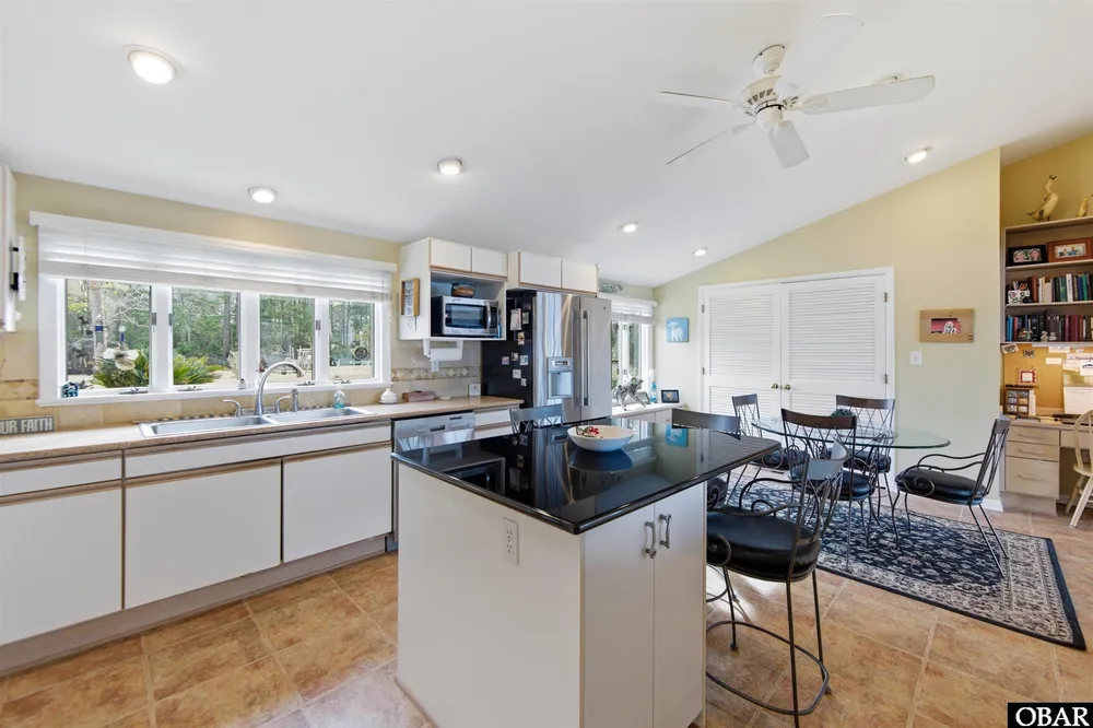 93 Osprey Ln, Kitty Hawk, NC 27949