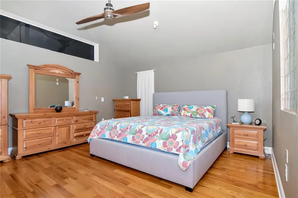 10212 Newport Circle, Tampa, FL 33612