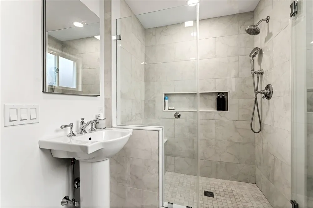 7 King St, Lynn, MA 01902