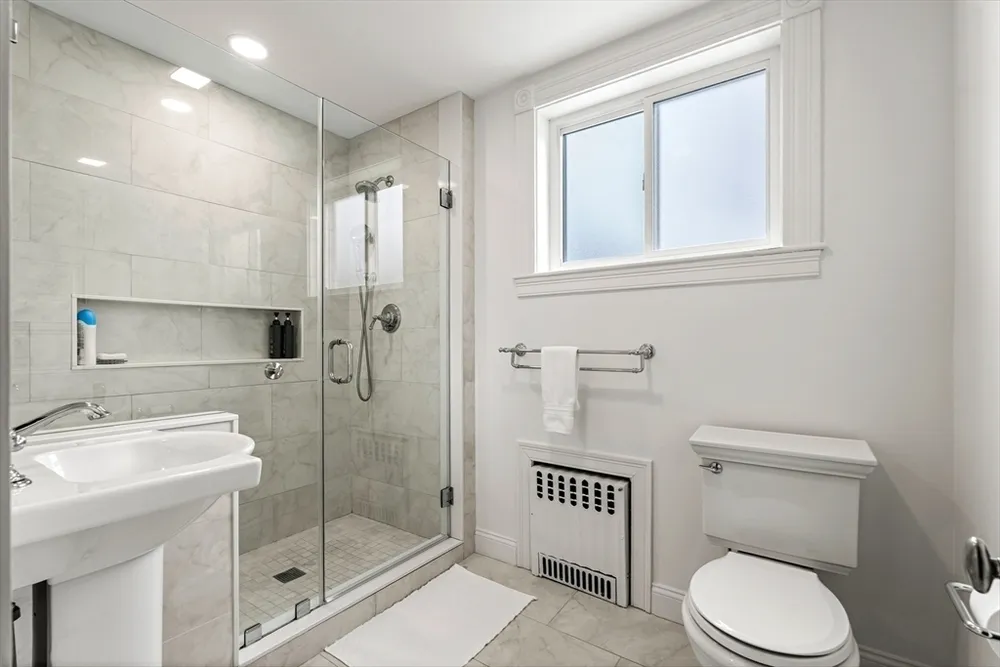 7 King St, Lynn, MA 01902