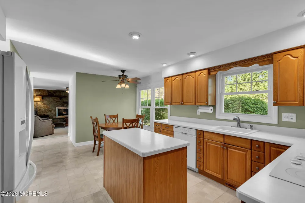 11 London Ct, Toms River, NJ 08753