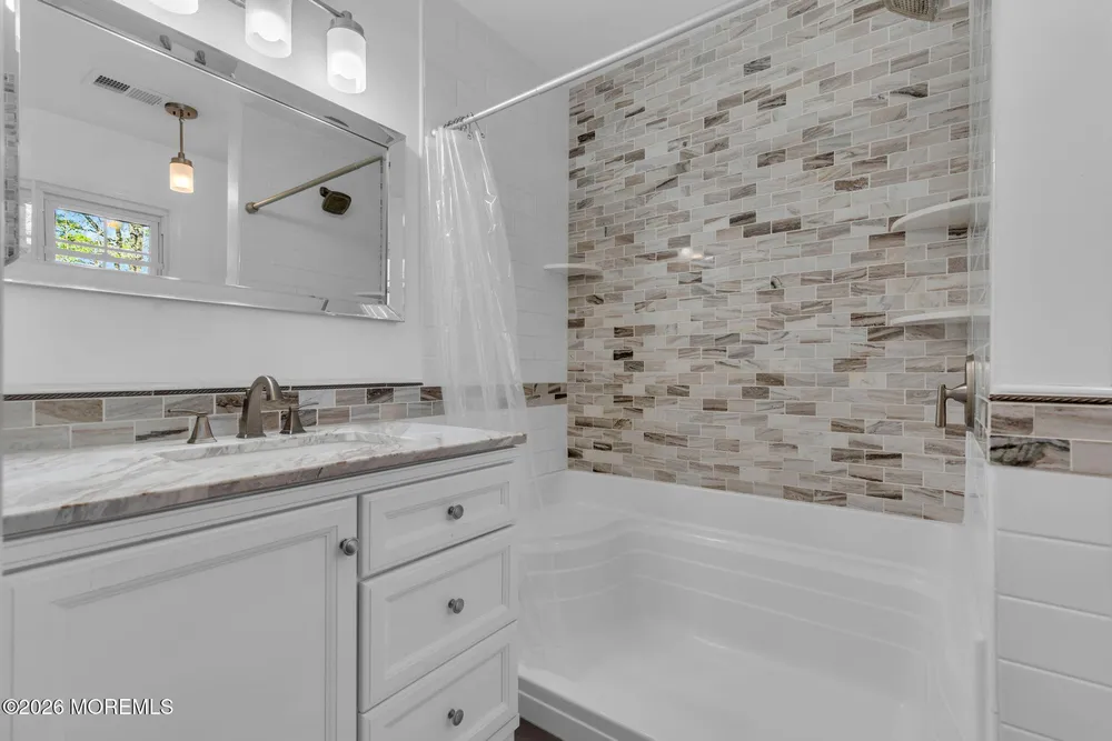 11 London Ct, Toms River, NJ 08753