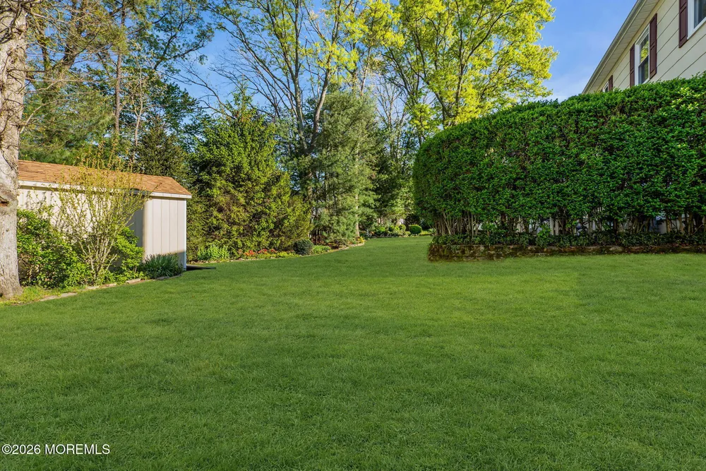 11 London Ct, Toms River, NJ 08753